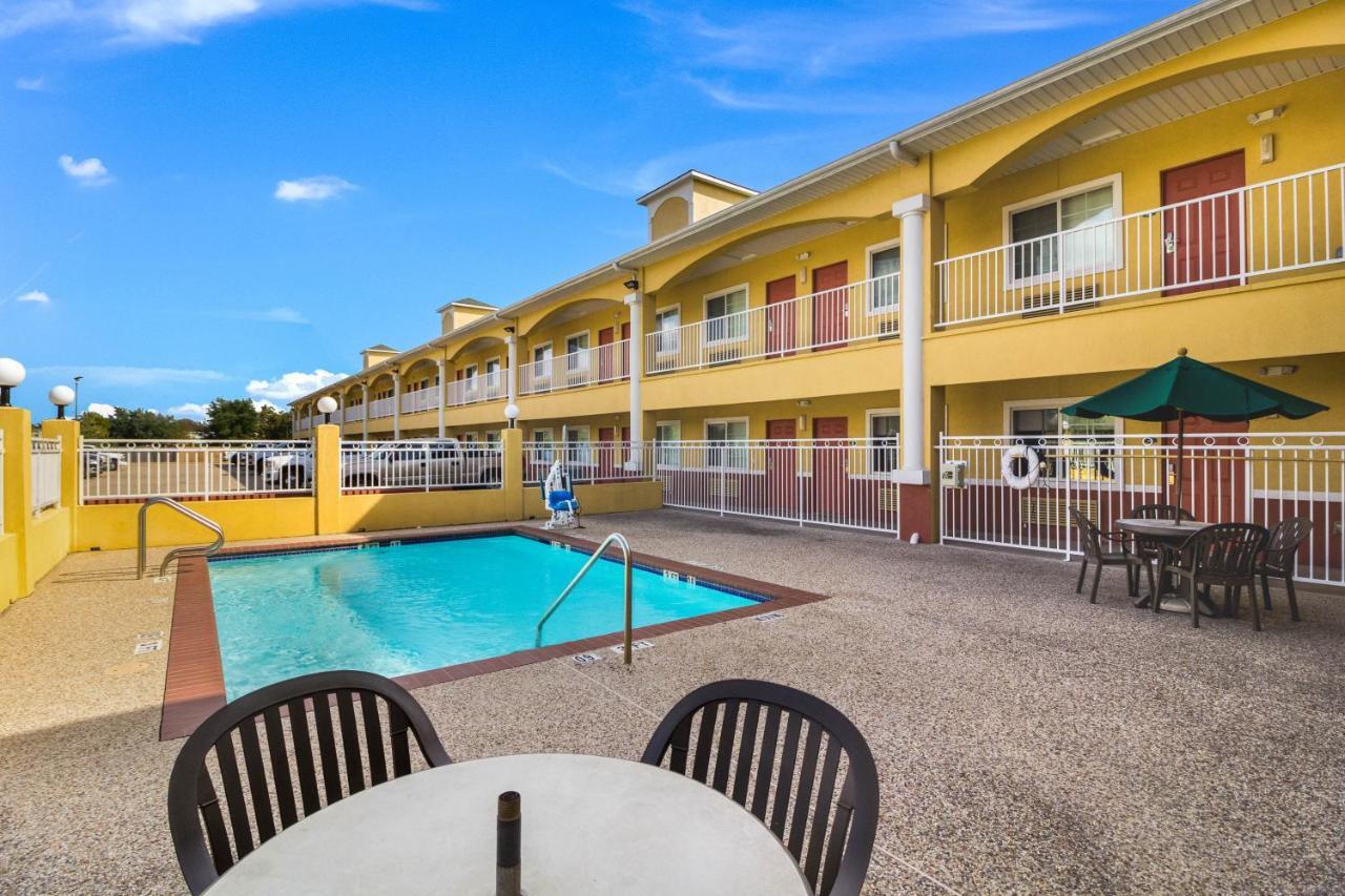 Scottish Inn And Suites Baytown Exterior foto